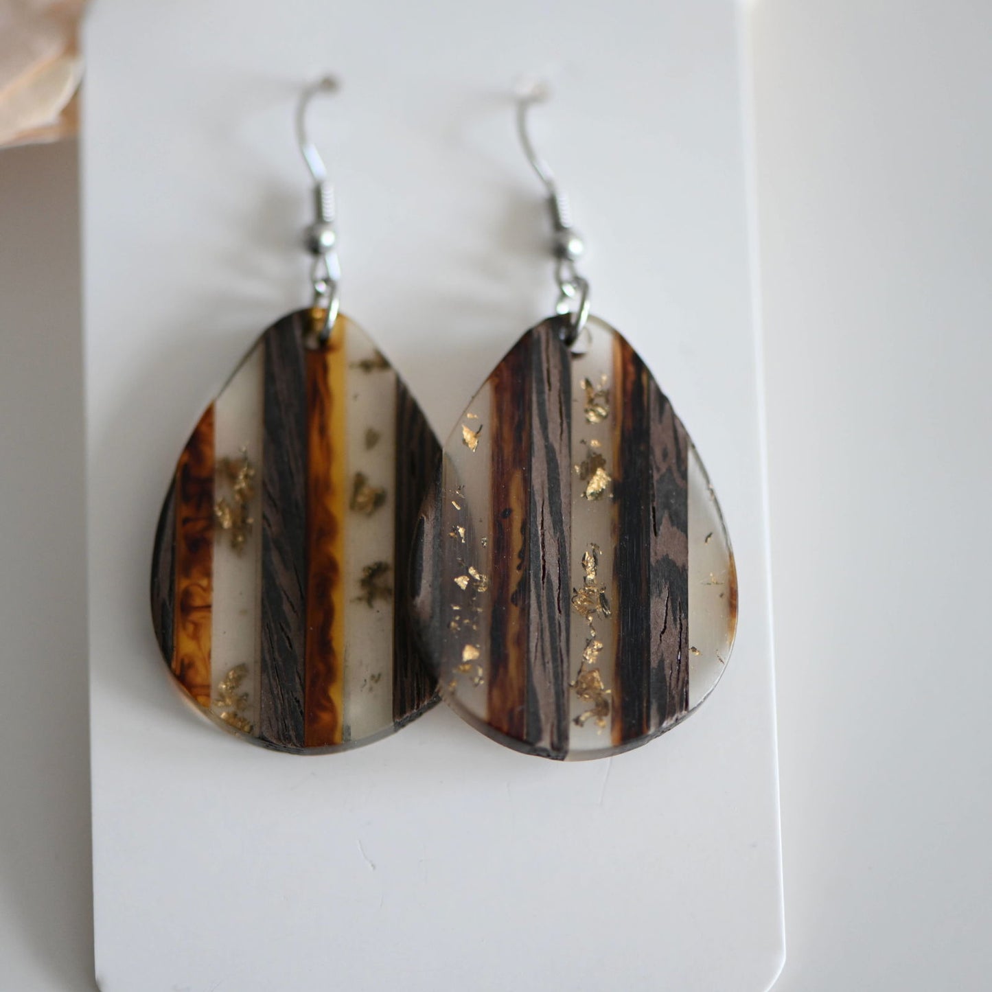 Teardrop wood and resin earrings - The Localist