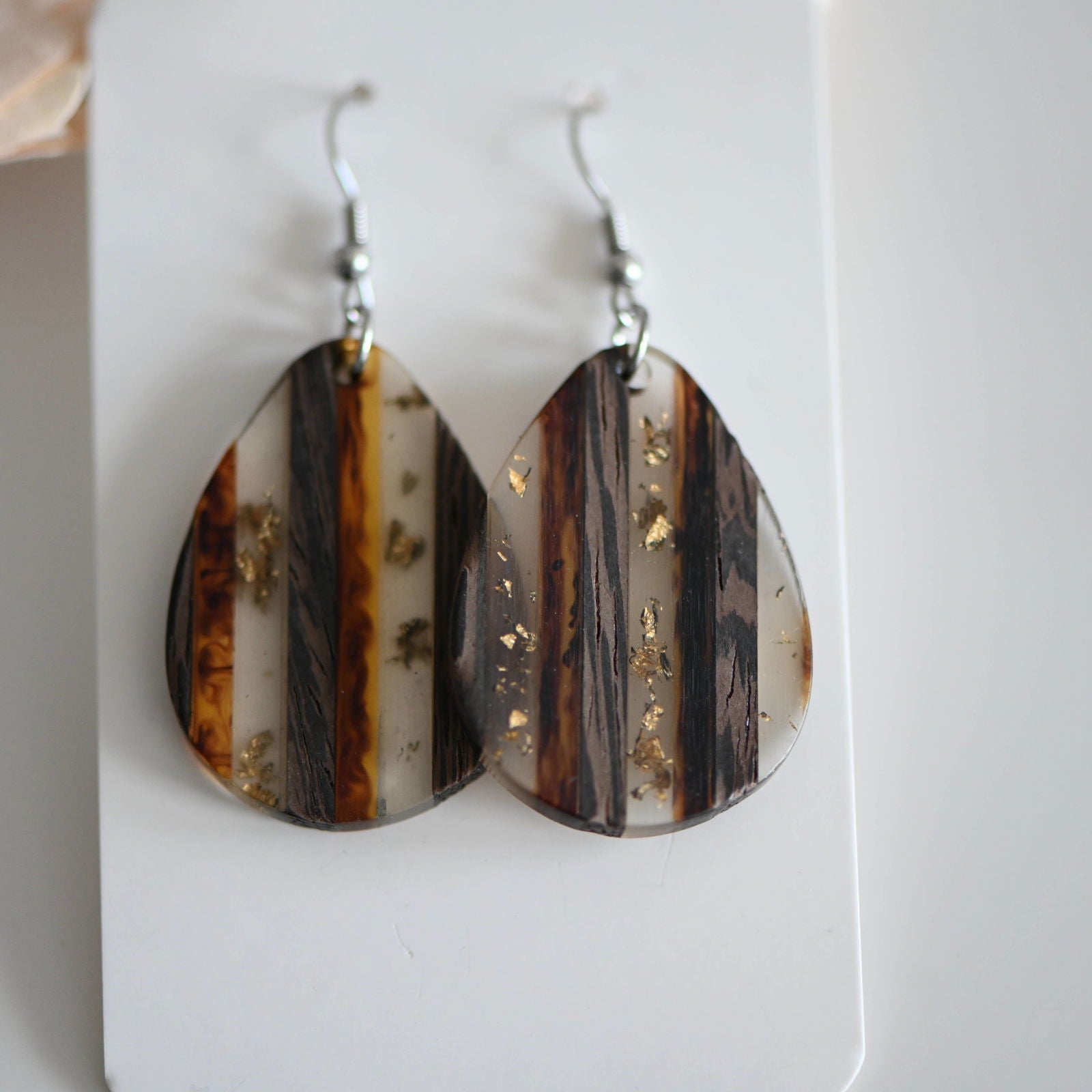 Teardrop wood and resin earrings - The Localist