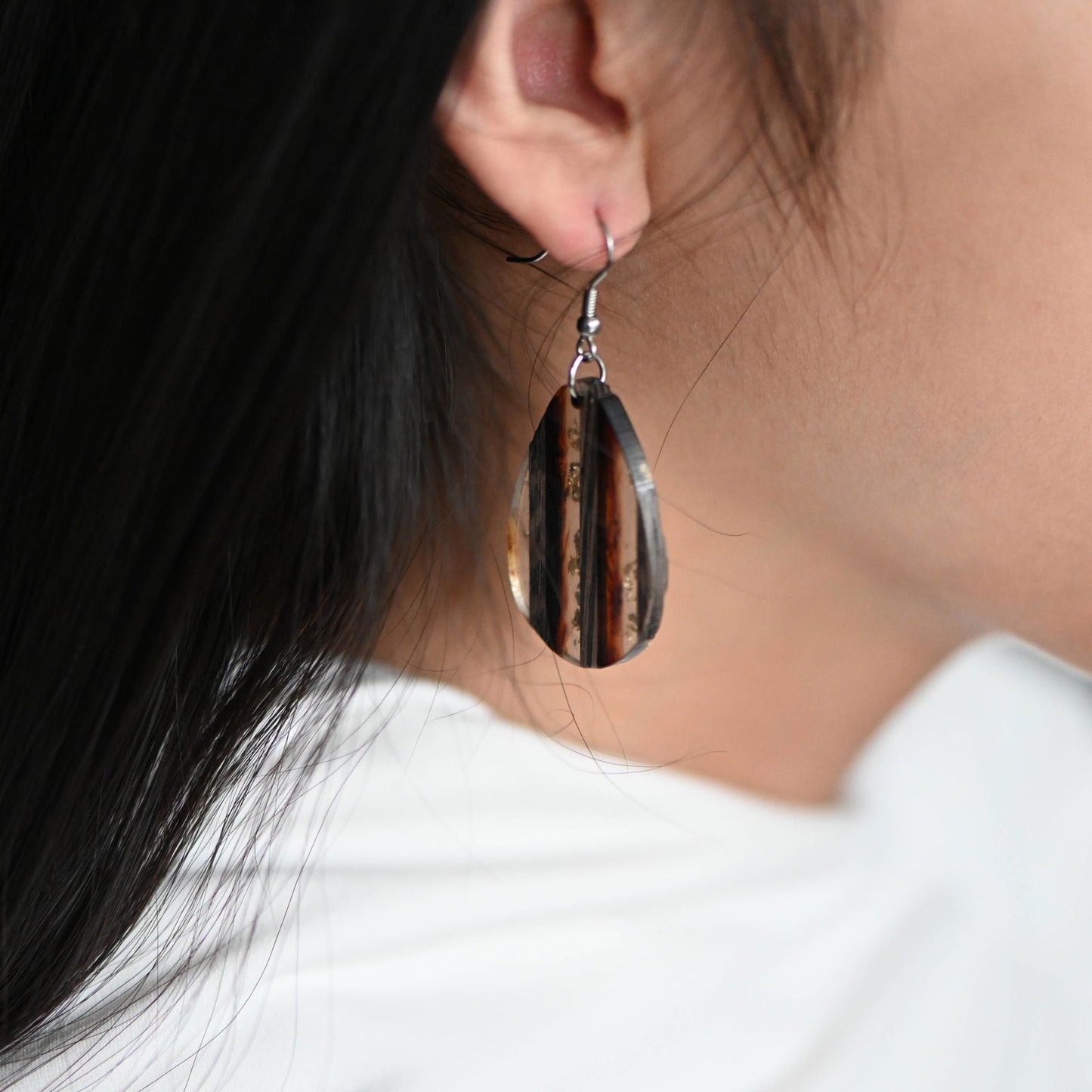 Teardrop wood and resin earrings - The Localist