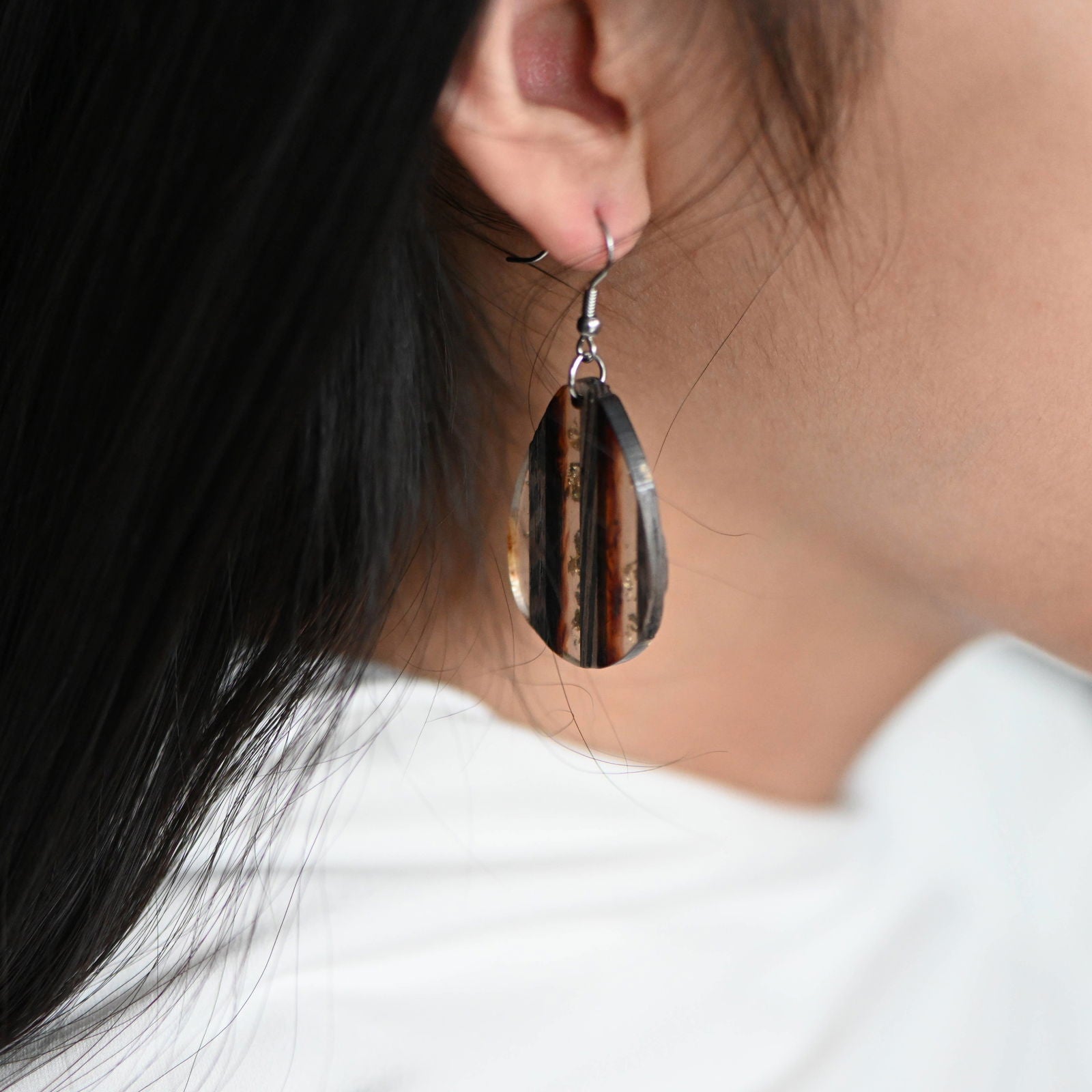 Teardrop wood and resin earrings - The Localist