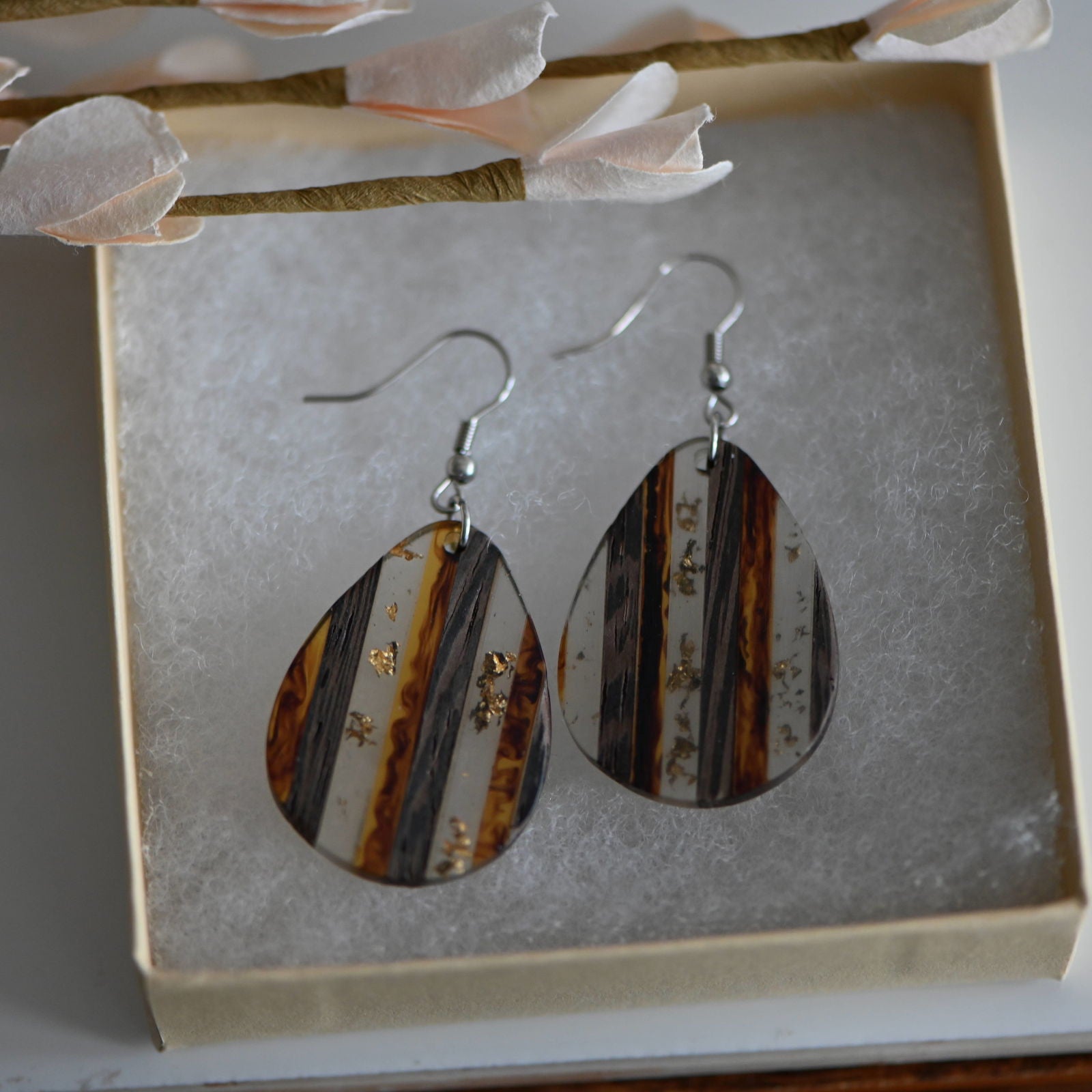 Teardrop wood and resin earrings - The Localist